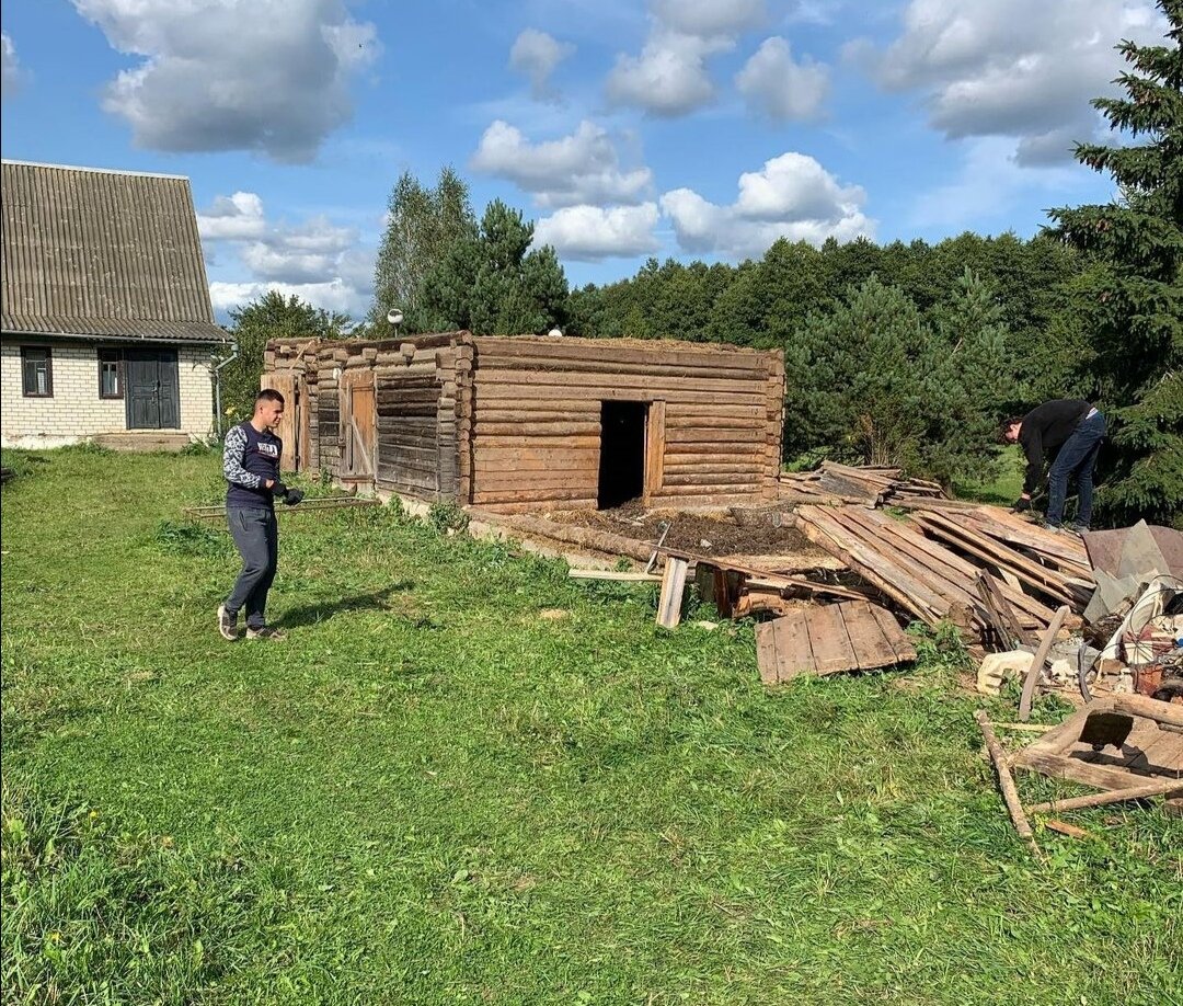 в деревне, пилорама в деревне, деревянный дом, в селе, дом