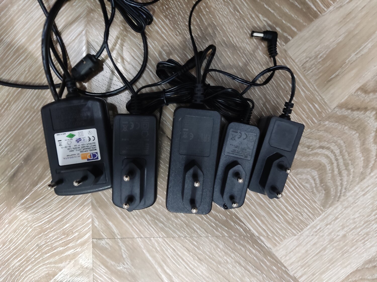 зарядное устройство, адаптер питания, адаптер переменного тока ac adapter-s (60240hw5sw) , блок питания шуруповерта 12 вольт 2.5 ампера, блок питания микро фит4