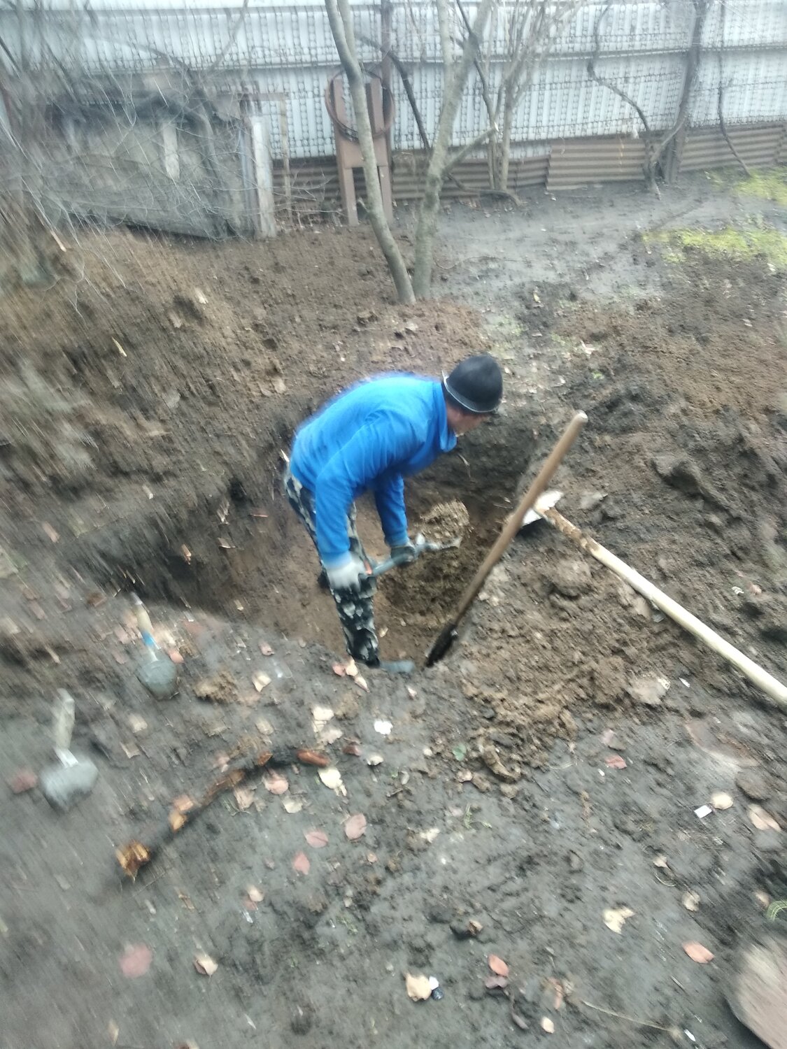 копать траншею, разнорабочие копка, копает яму, копка траншей