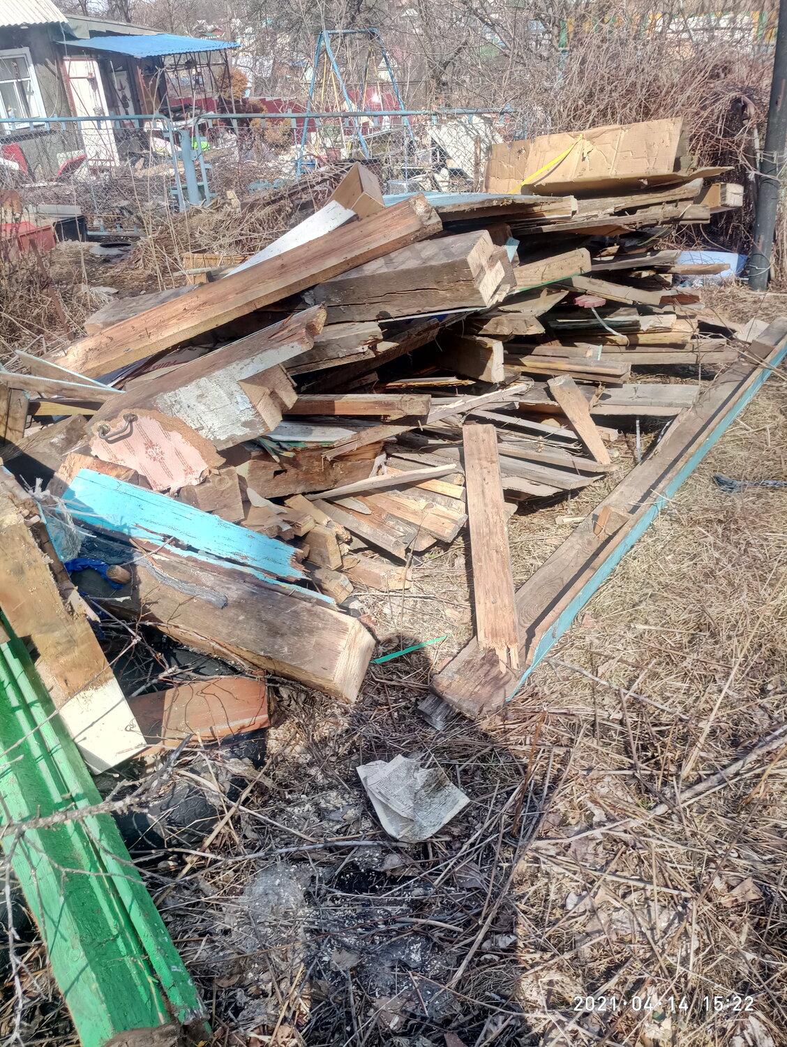 дрова с разбора домов, строительные отходы, дрова, слом домов, строительный мусор
