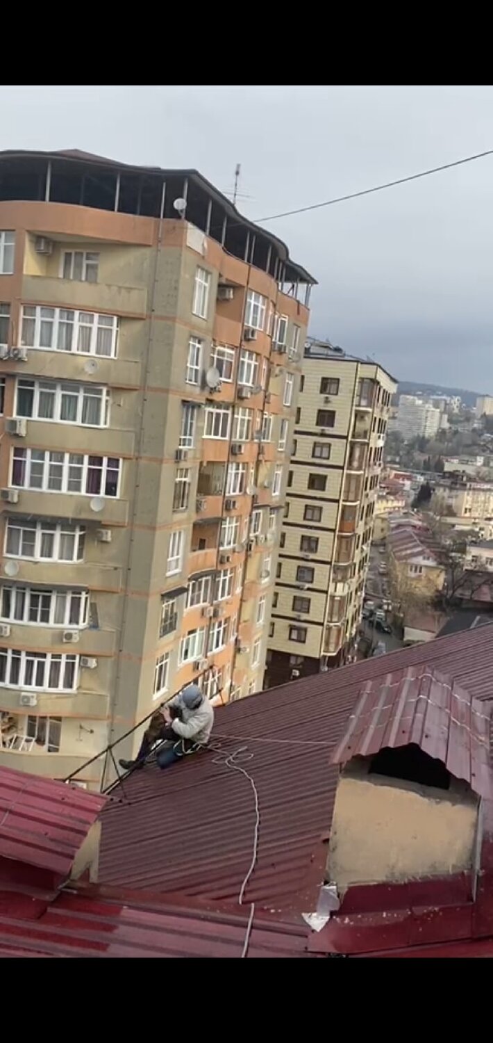 жилой дом, крыша балкона на последнем этаже, крыша на балкон, балкон многоэтажки, жилой комплекс