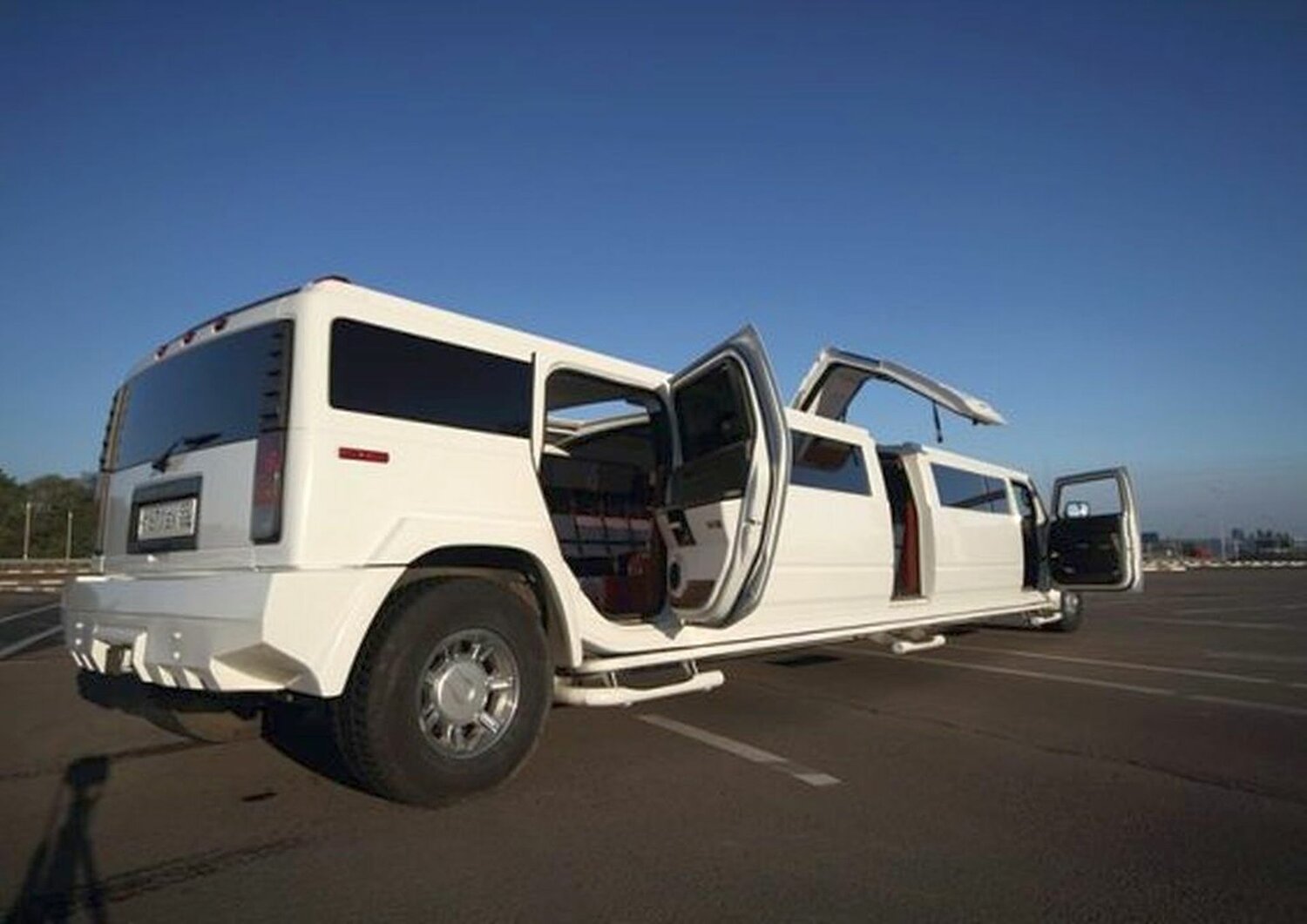 hummer h2 transformer лимузин, белый хаммер н2 лимузин, лимузины белые хаммер h2, лимузин хаммер чайка, карета хамер лимузин хаммер