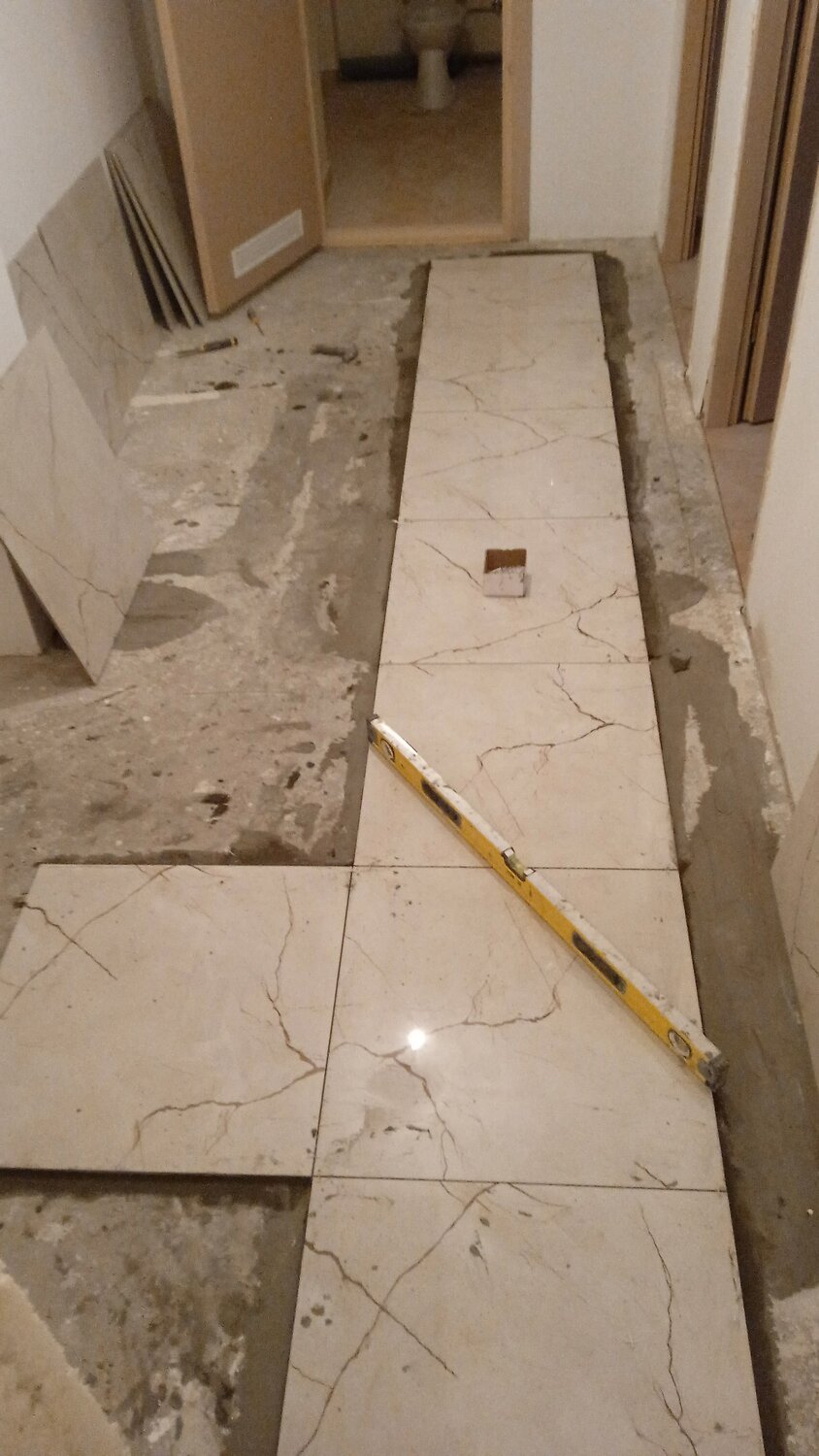 укладка плитки на пол, укладка напольной плитки, укладка плитки на пол по диагонали, плитка на пол, укладка плитки по диагонали