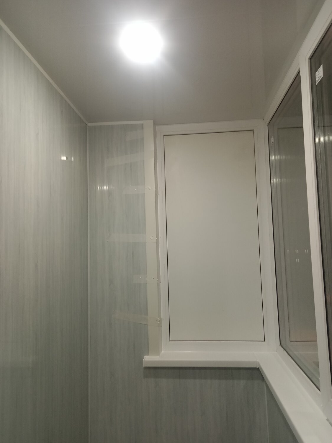 отделка балкона, эконом отделка балкона, обшивка балкона пластиком, обшивка балкона, лоджия под ключ