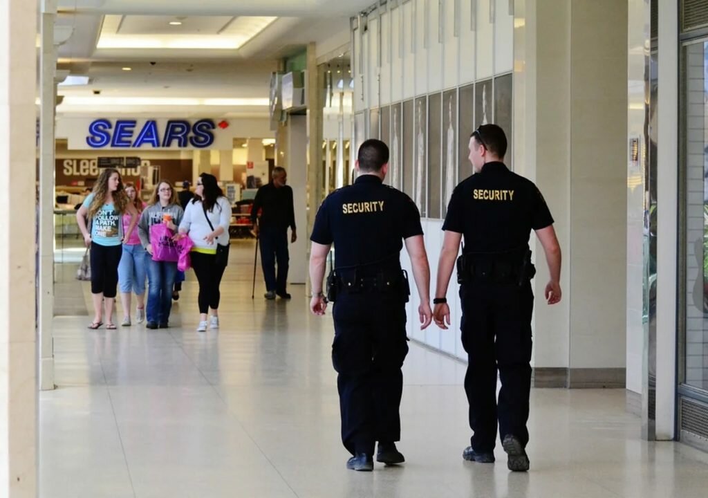 охрана торговых центров, охранник, security guard, американская охрана в магазинах, частная охранная организация