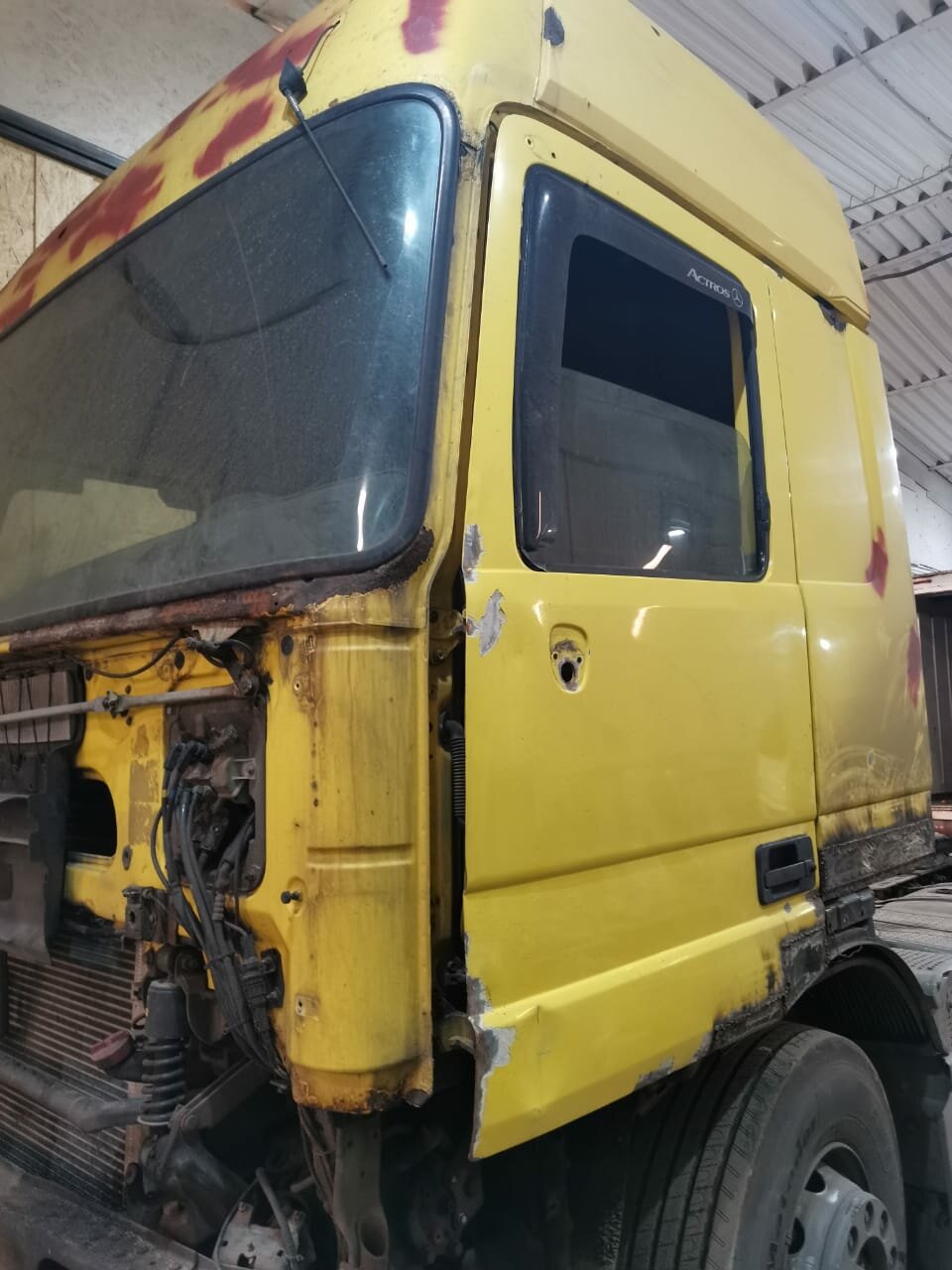 кабина ивеко евротех, кабина daf 95 ati, volvo fl6 кабина, volvo fh12 с поднятой кабиной, daf cf85 кабина