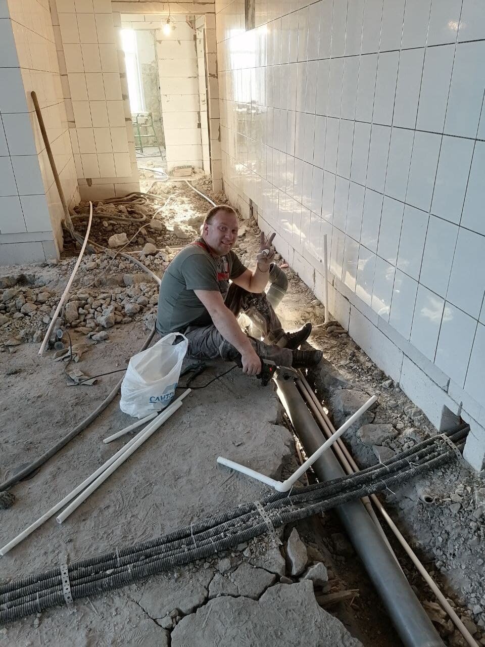 прокладка водопровода, прокладка кабеля в трубе, прокладка кабеля, трубы водоснабжения, бетонные работы