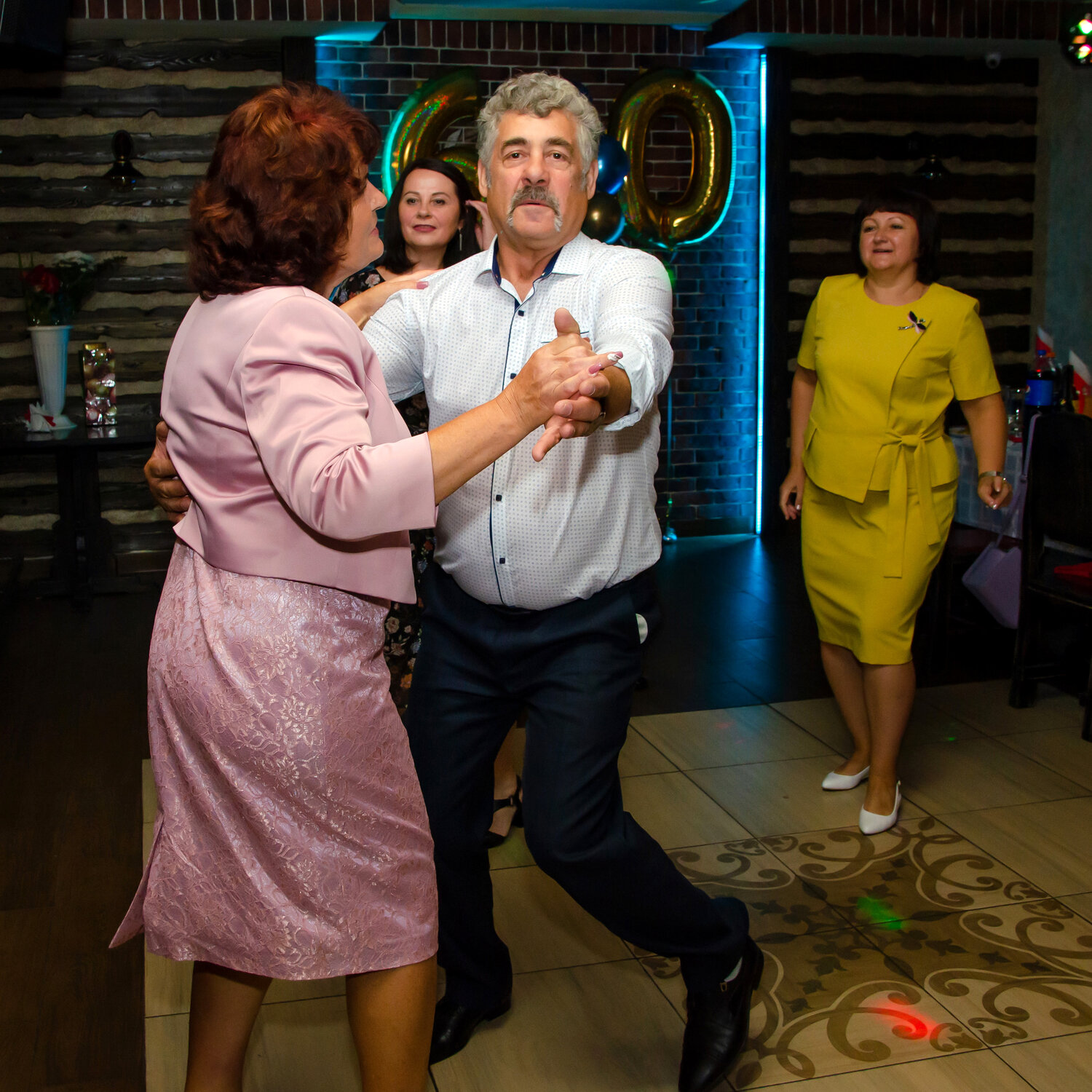 ведущий на свадьбу, свадебный ведущий, тамада на свадьбе, корпоратив, тамада ростов