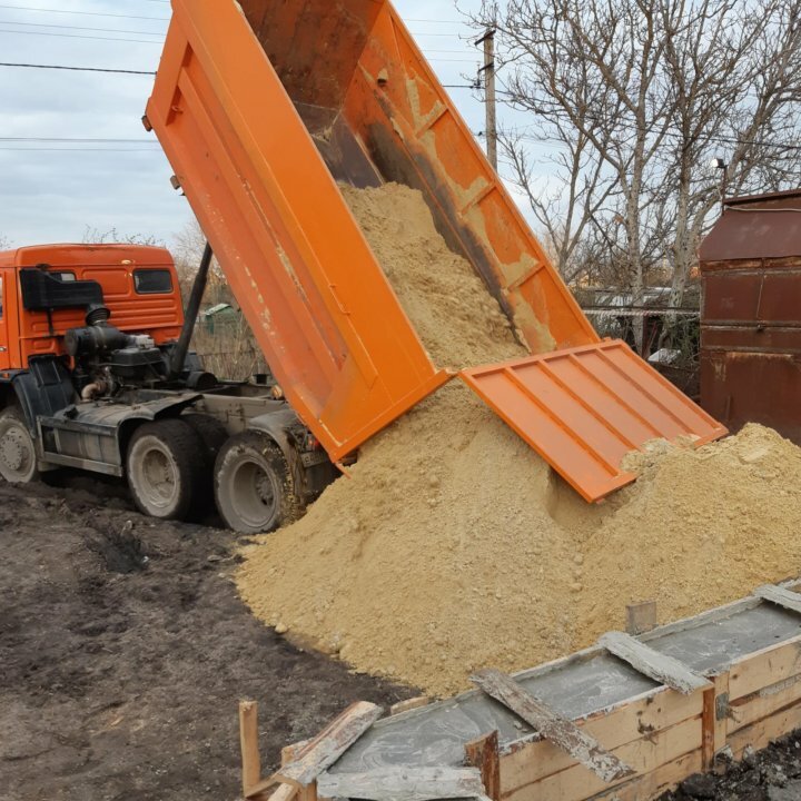 камаз выгружает песок пгс, окол пгс, песок щебень гравий, камаз 10 кубов песка, песок гравий