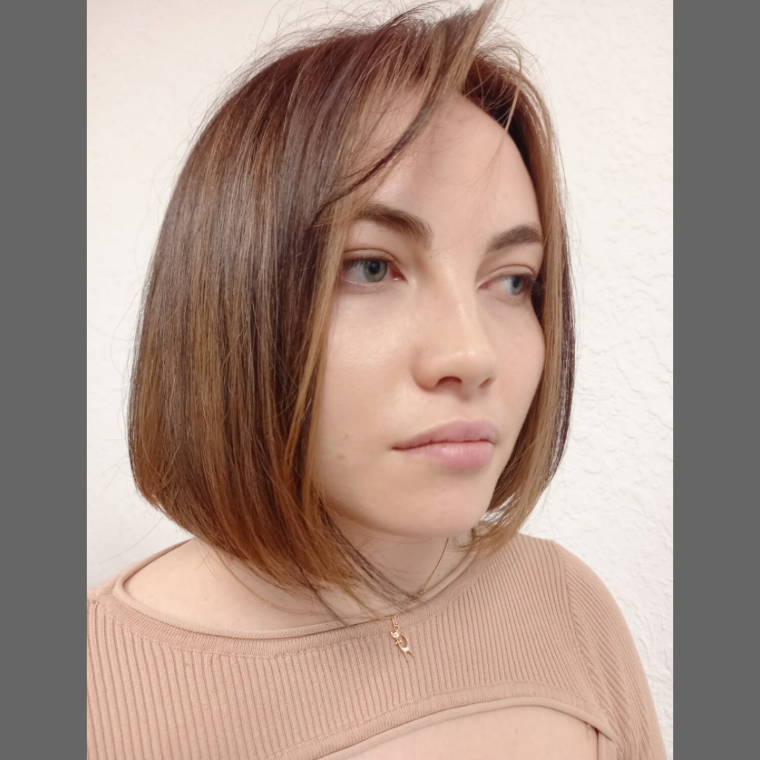 каре стрижка, прямое каре, каре, каре без челки, стрижки средней длины