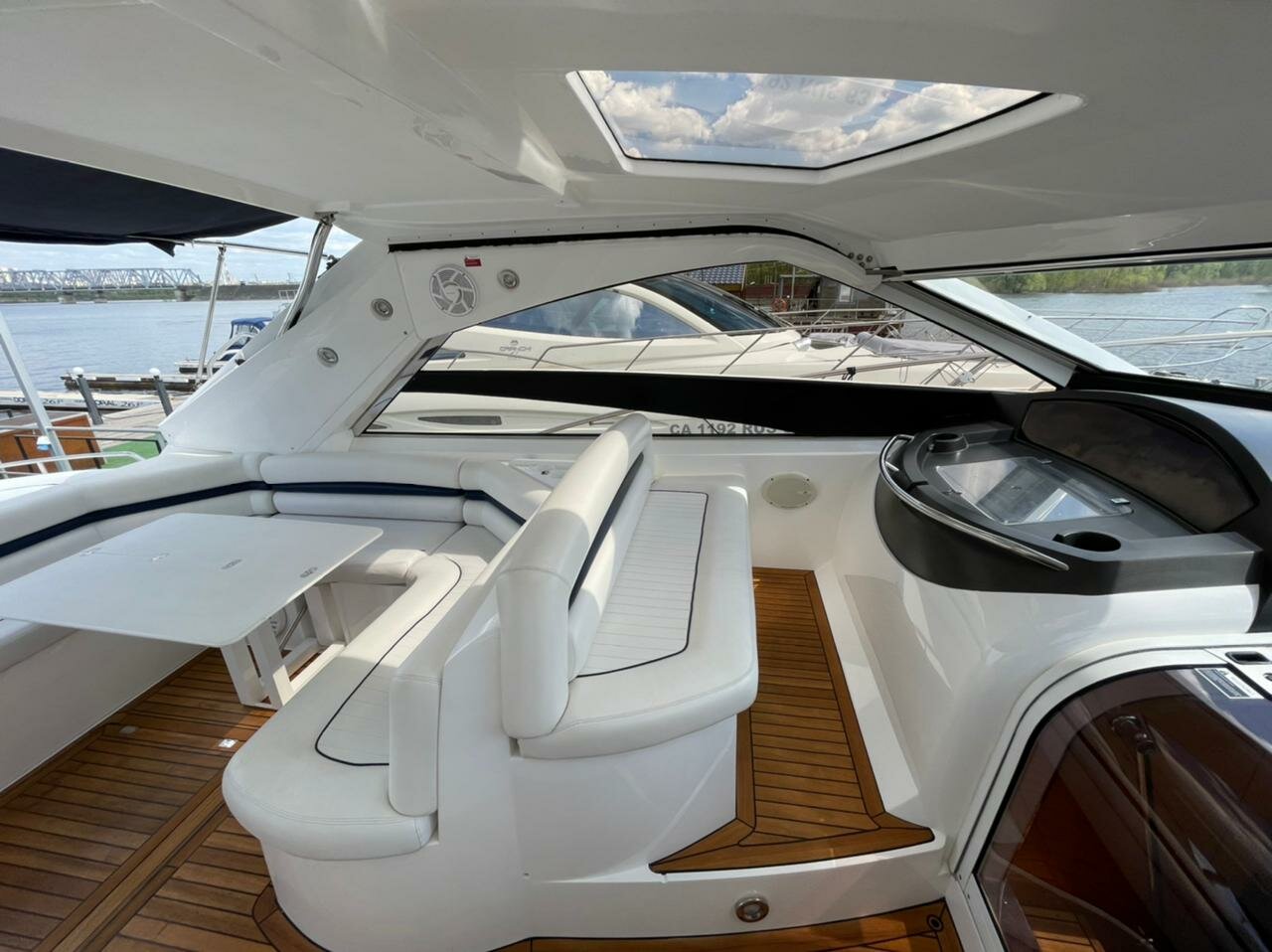 sunseeker 130 37м интерьер, яхта princess v40 интерьер, яхты pershing 54, яхта сансикер сан ремо салон, яхта sealine s43