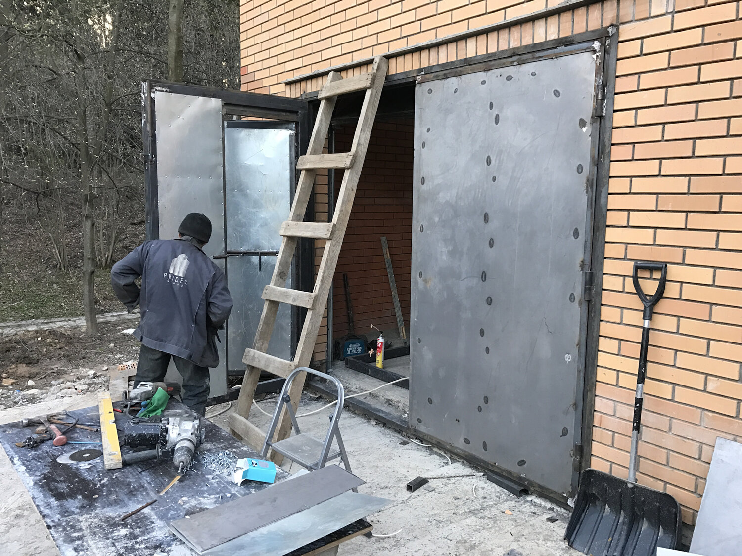 сварка гаражных ворот, гаражные ворота, распашные ворота для гаража, металлические ворота, гаражные ворота распашные