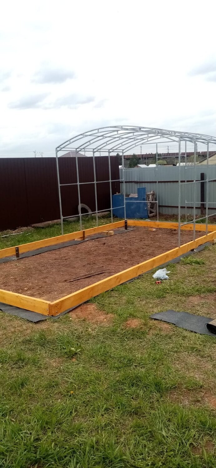 фундамент под теплицу из поликарбоната, фундамент для теплицы, фундамент для теплицы из поликарбоната, установка теплицы из поликарбоната без фундамента, установка теплицы из поликарбоната на брус