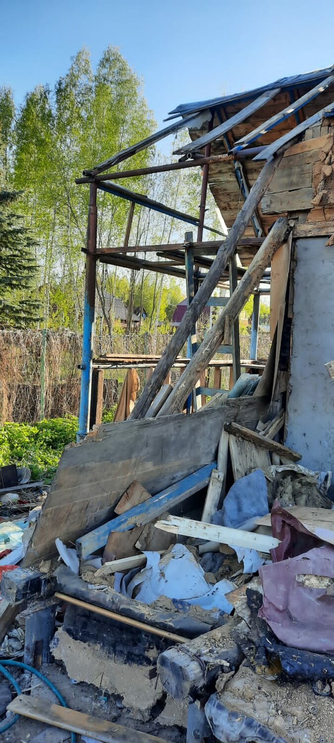 Демонтаж деревянных стен и перекрытий