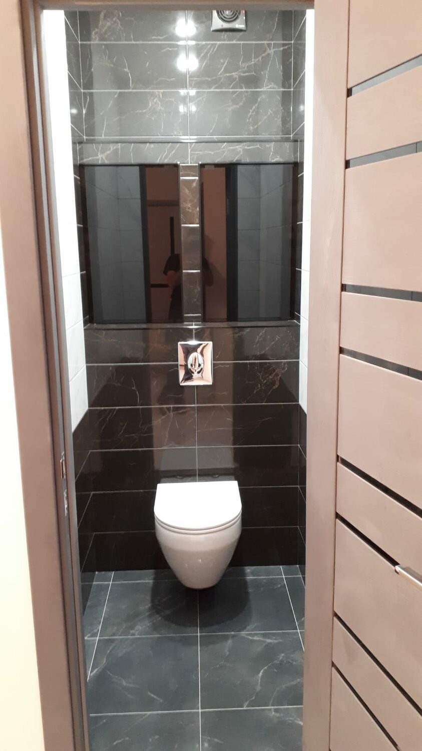 плитка в маленьком туалете, маленький туалет дизайн, отделка туалета, туалет дизайн