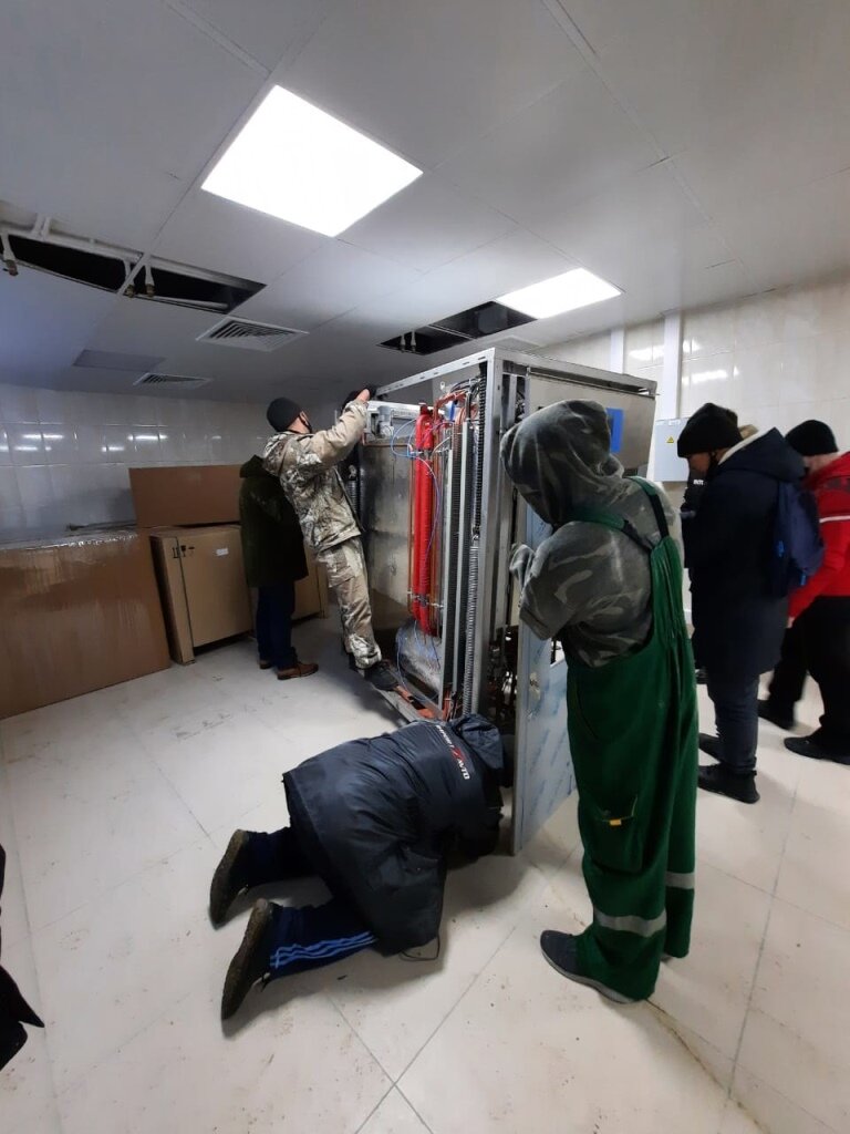 ноги, российская тюрьма, человек, камера для задержанных, гуманитарный груз