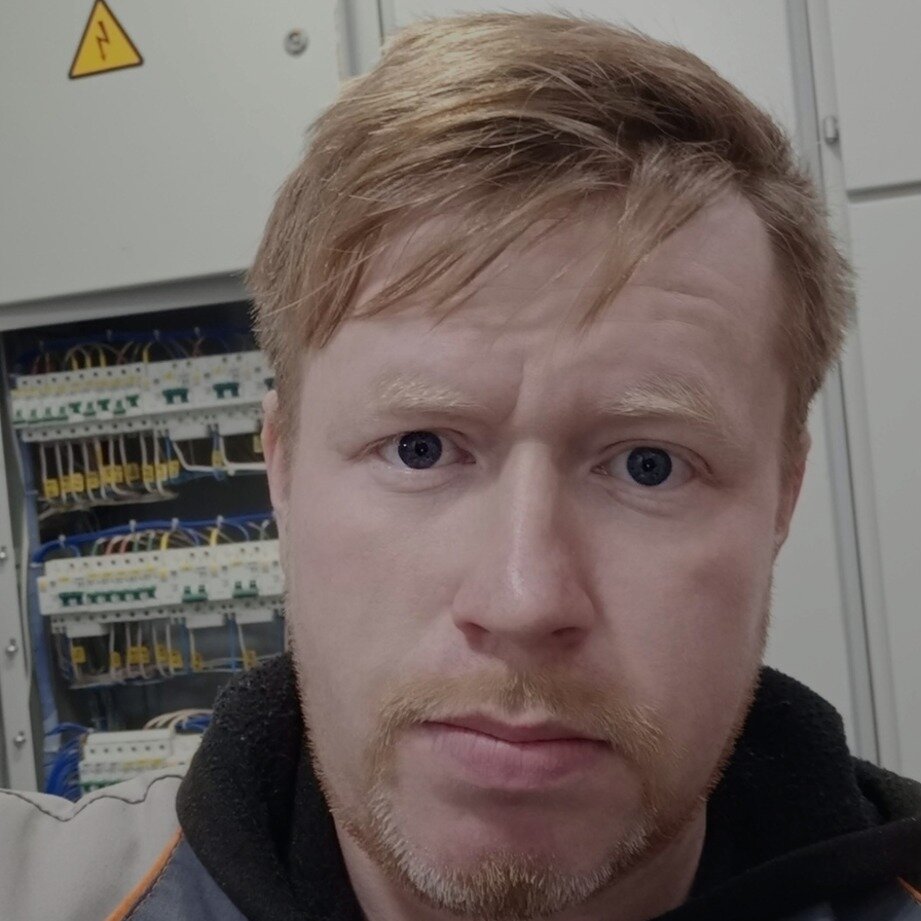 Андрей Константинов