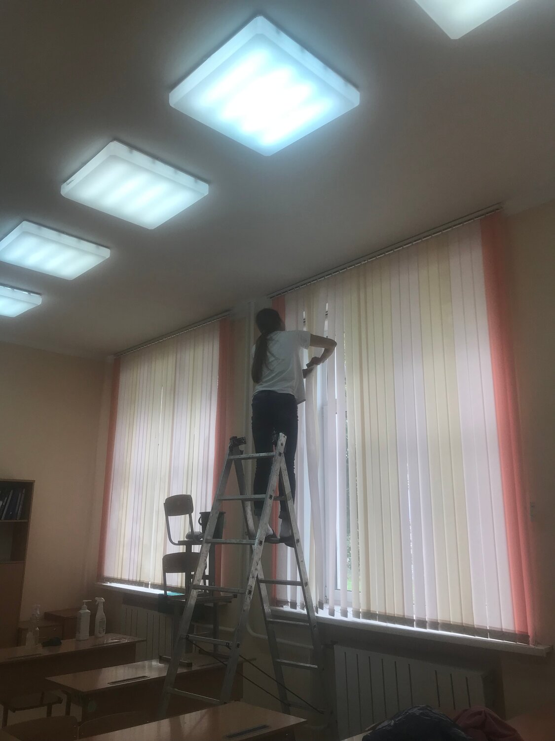 помещение, потолок, освещение для офиса астз, потолочные светильники, ремонт в школе