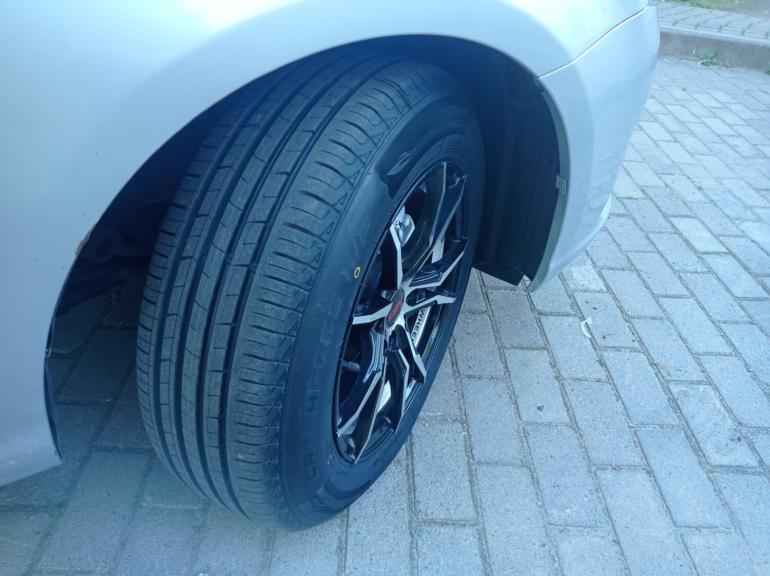 225/50 r16, шины yokohama bluearth rv02, aez bimo r18, 225/60r18 yokohama rv02 100v, 195/55r16 bridgestone blizzak vrx