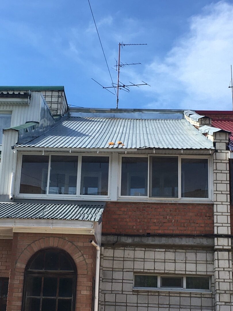 на крыше дома, антенна на крыше, antenna, антенна алан 5/8, антенна