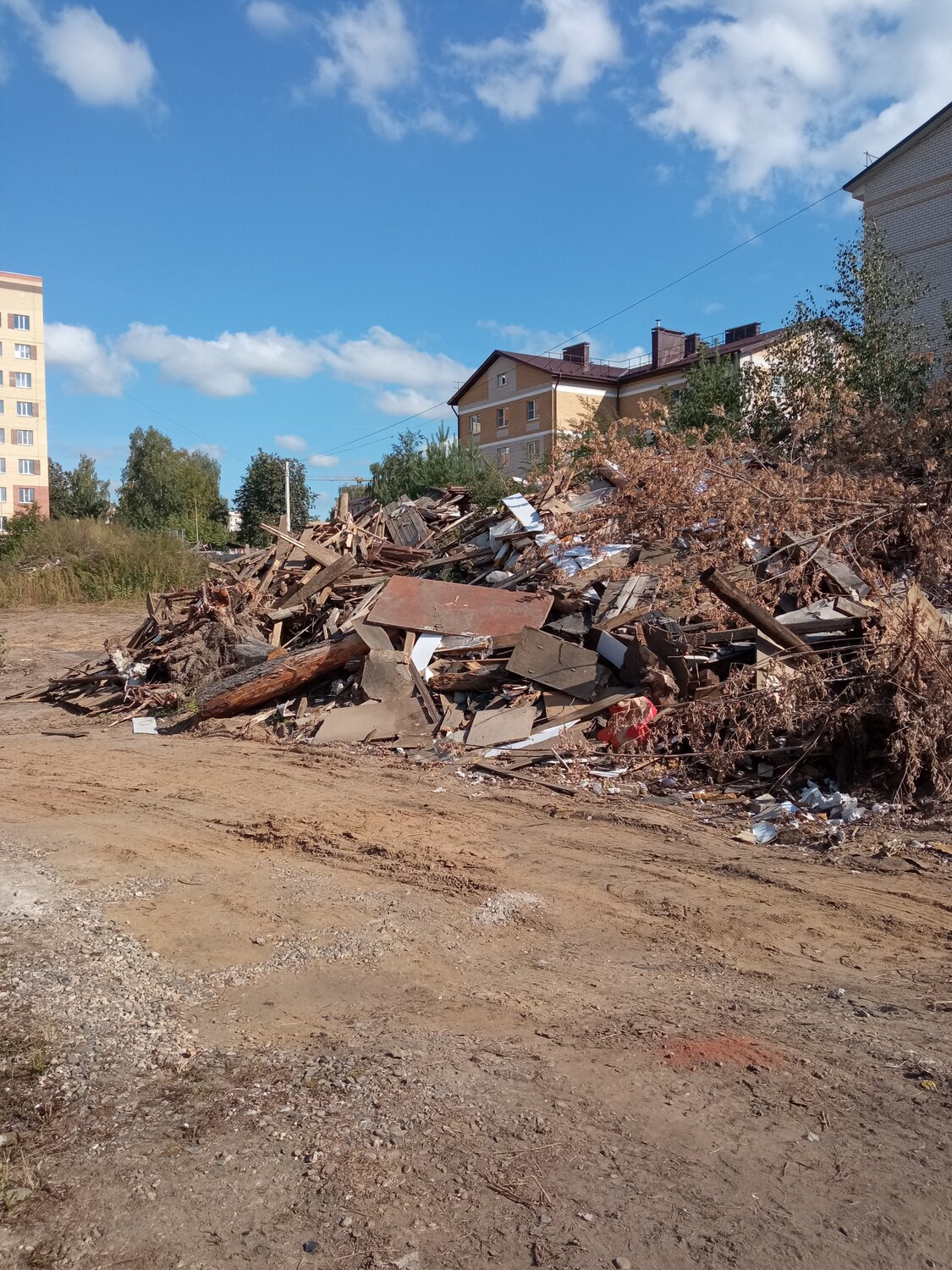 мусор, дом на свалке, руины дома, снос дома, снос домов