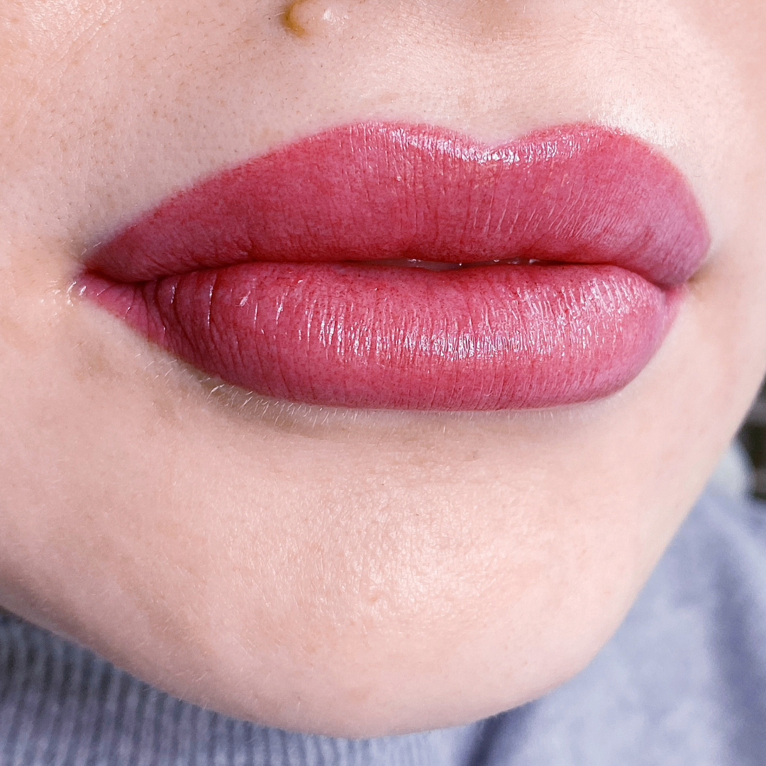 косметика, губы, лореаль париж color riche ultra matte оттенок no diktat, бальзам для губ диор 006, перманентный макияж губ с растушевкой естественный цвет