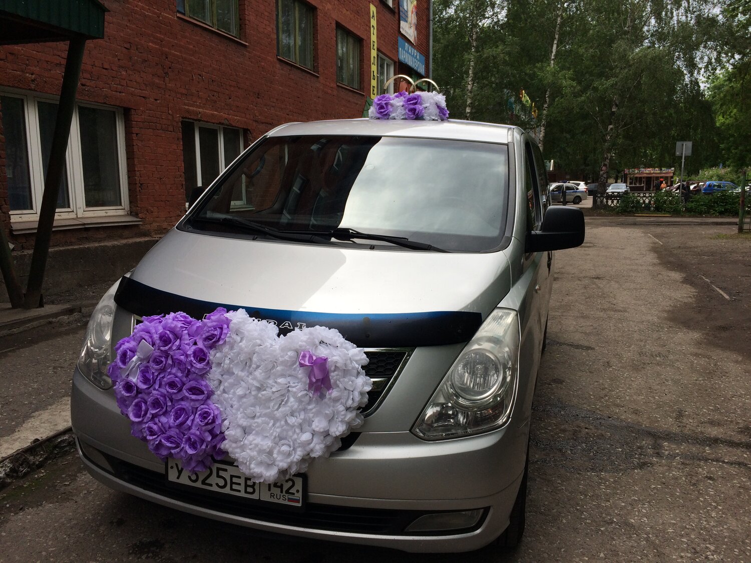 свадебный автомобиль hyundai grand starex, свадебная машина, авто на свадьбу, свадебный автомобиль, свадебный машина хендай грант старекс