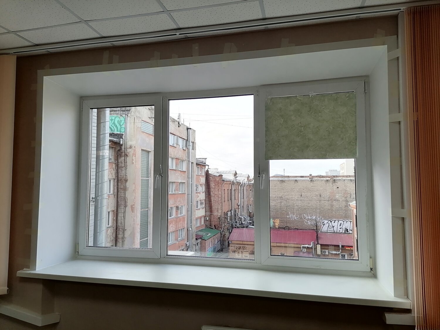 Монтаж оконных откосов