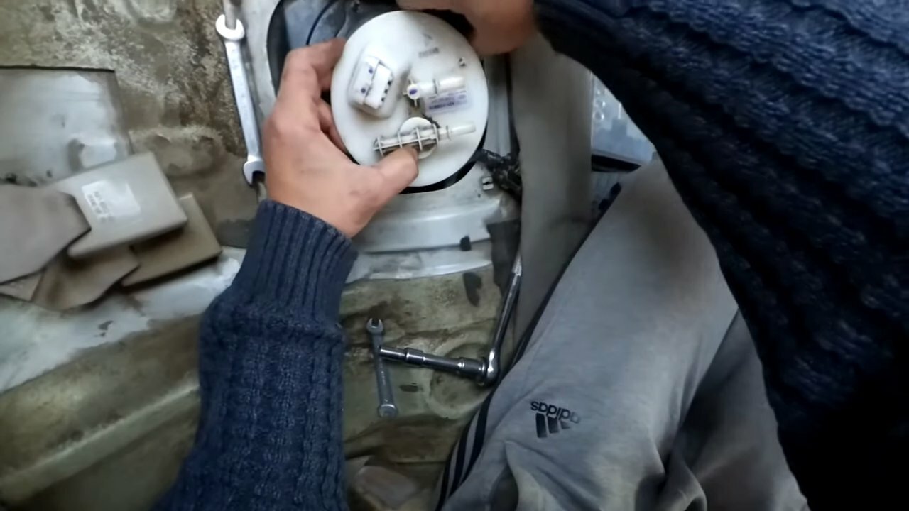Замена регулятора давления топлива