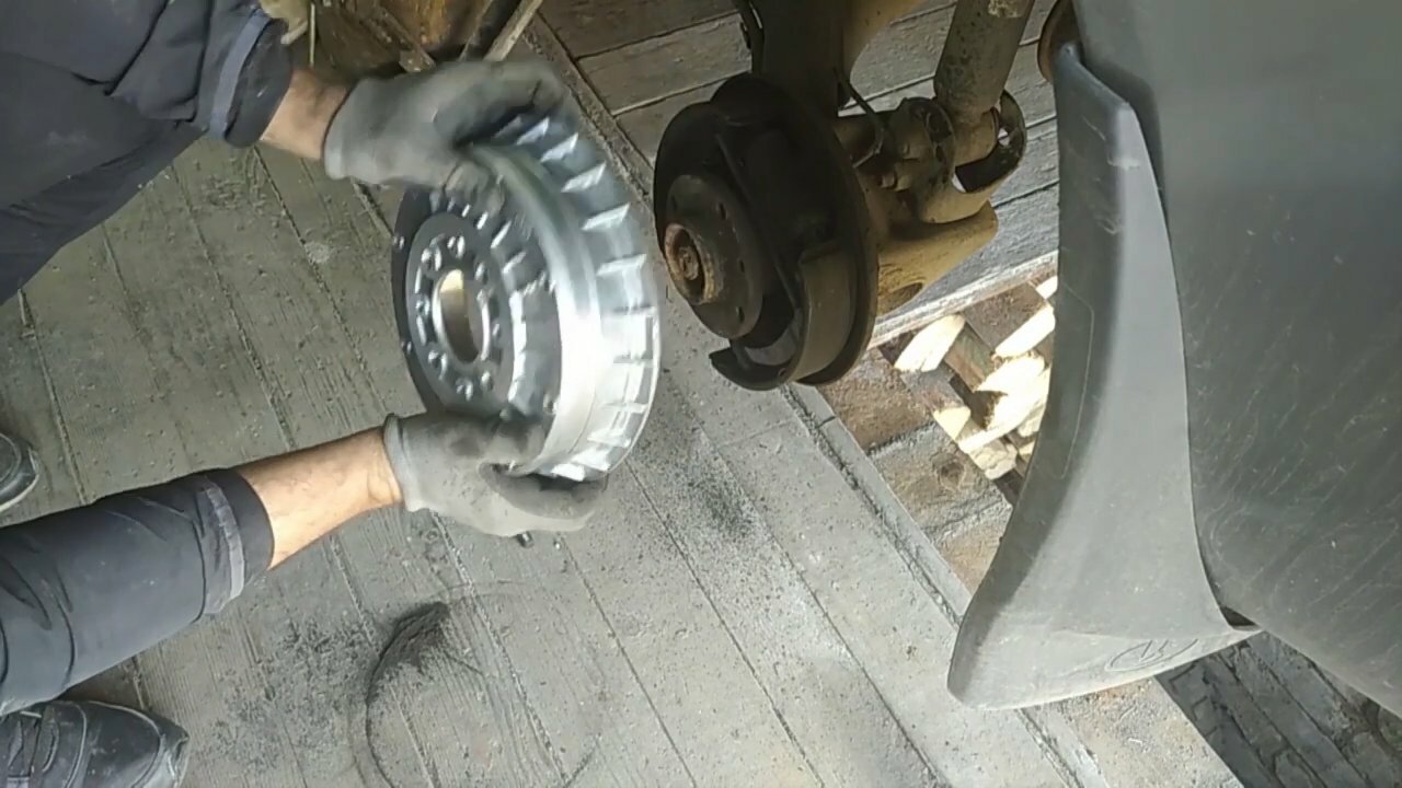 Замена тормозных барабанов