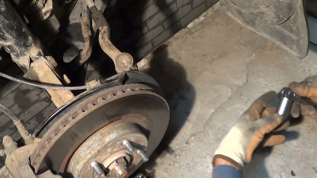Замена рулевой тяги