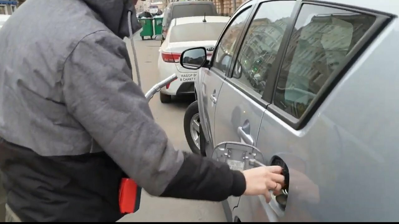 Экстренная доставка топлива в дороге