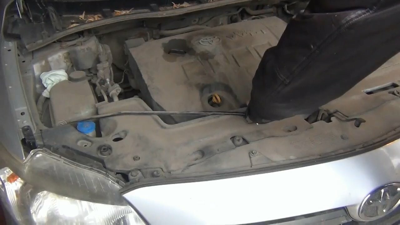 toyota corolla 2013 подкапотное, подкапотное пространство тойота королла 150, toyota auris 2008 ближний свет, тойота королла 150 кузов подкапотное, toyota corolla e120 двигатель