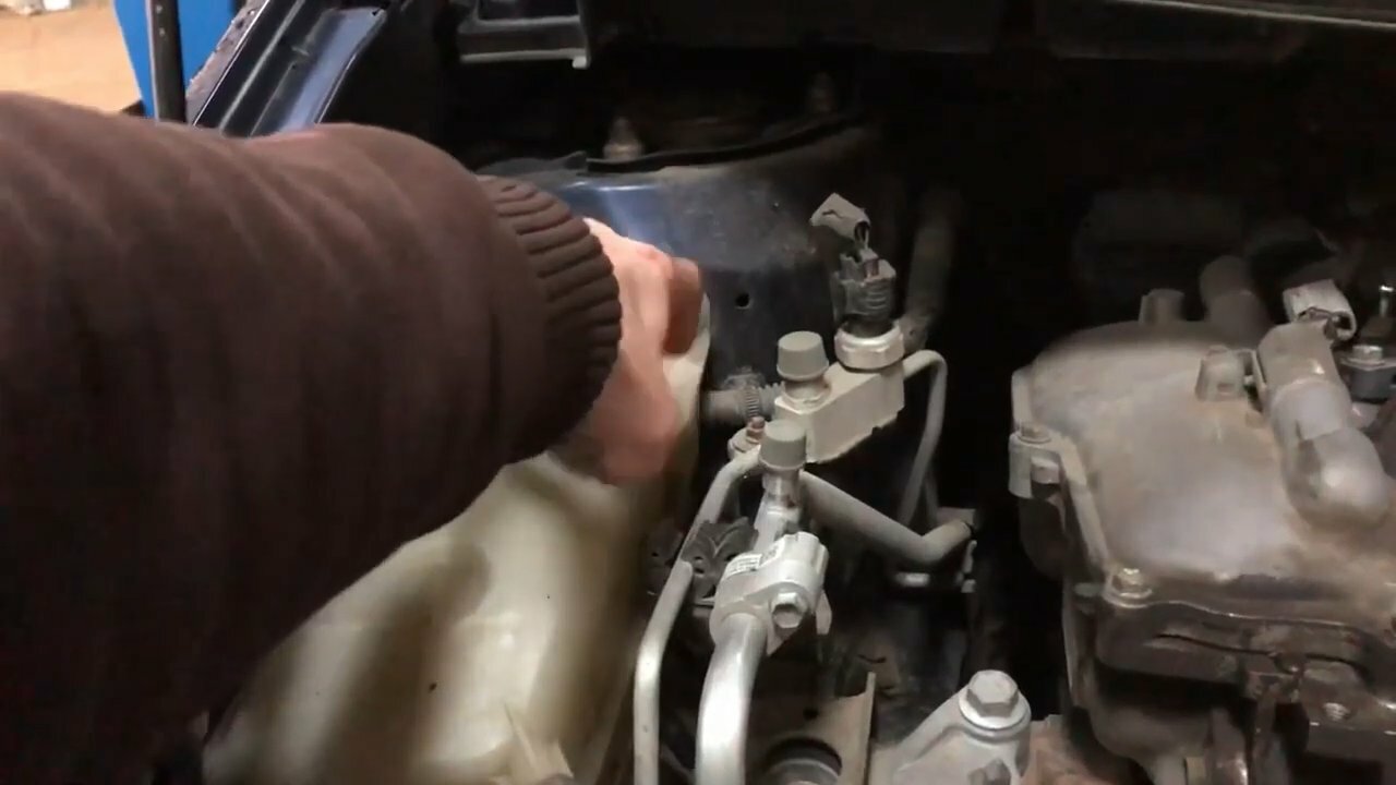 топливный фильтр toyota corolla e120, заправочный клапан кондиционера toyota camry 40 кузов, масленый датчик тайота карола 150, клапан pcv honda crv 2.4, топливный фильтр тойота королла