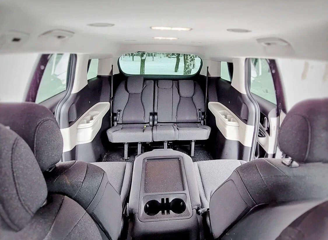 chrysler pacifica 2018, cadillac escalade автокресло, крайслер пацифика 2017 салон, додж гранд караван 2011г, chrysler pacifica