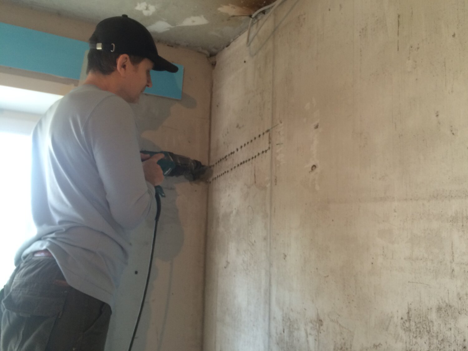 штробление стен, штробления стен, штробить стены, штукатурка стен с глянцеванием, шпаклевать стены