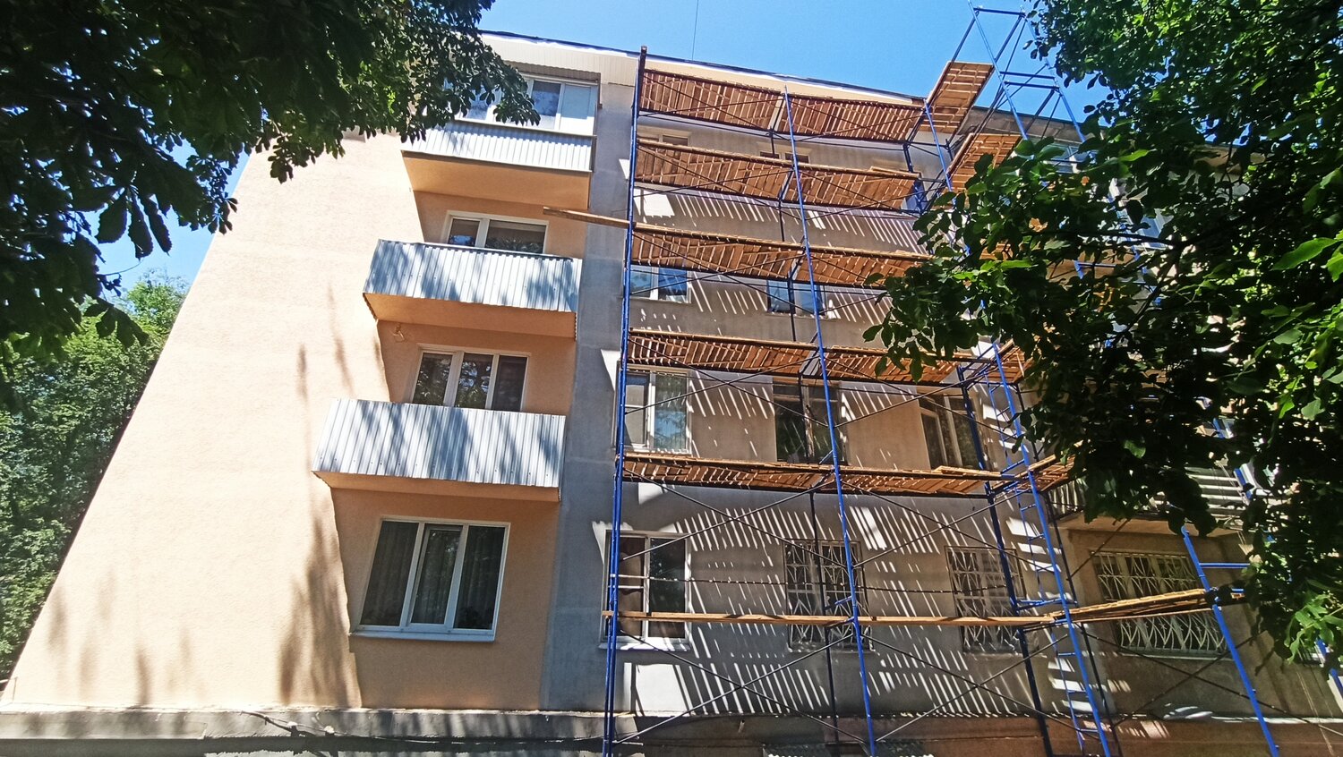 фасад многоквартирного дома, жилой дом, многоквартирный дом, фасад дома, пятиэтажка фасад