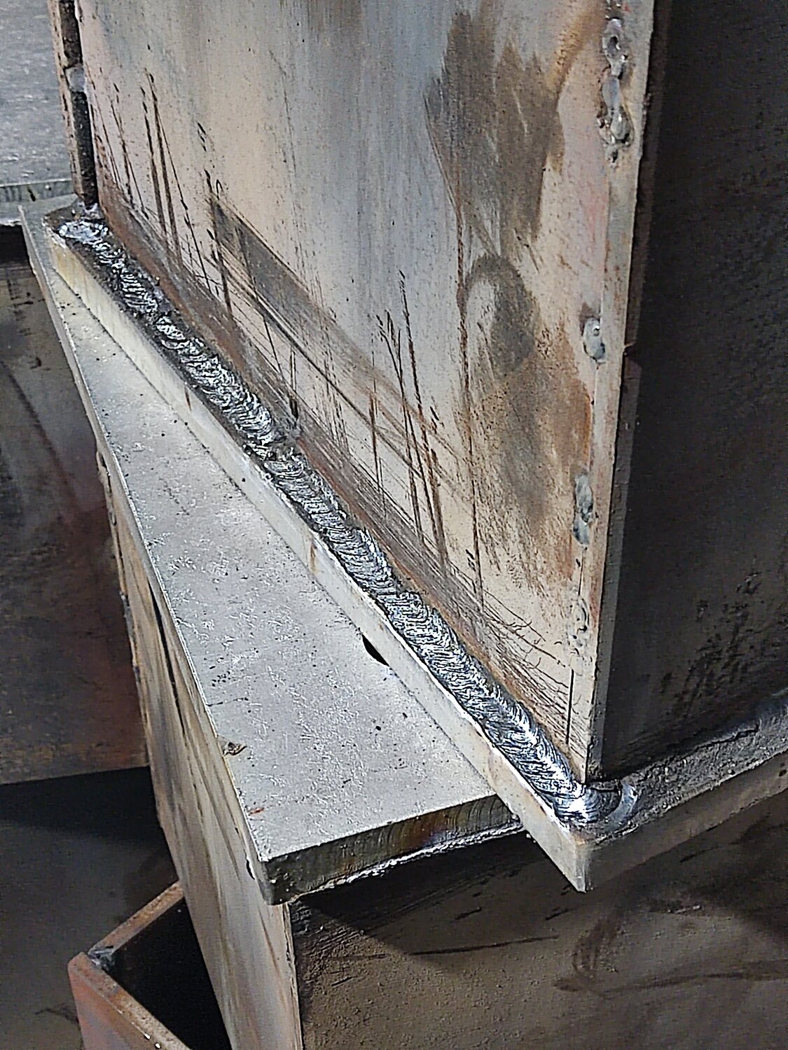 сварка стального листа 2 мм, сварка металла, сварочные швы на металлоконструкциях, тавровый сварной шов, сварные швы