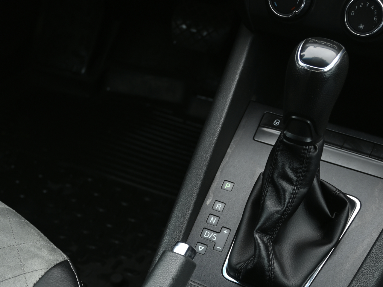 škoda octavia, skoda octavia 2015, кпп автомат, коробка автомат, мицубиси л 200 ручка мкпп