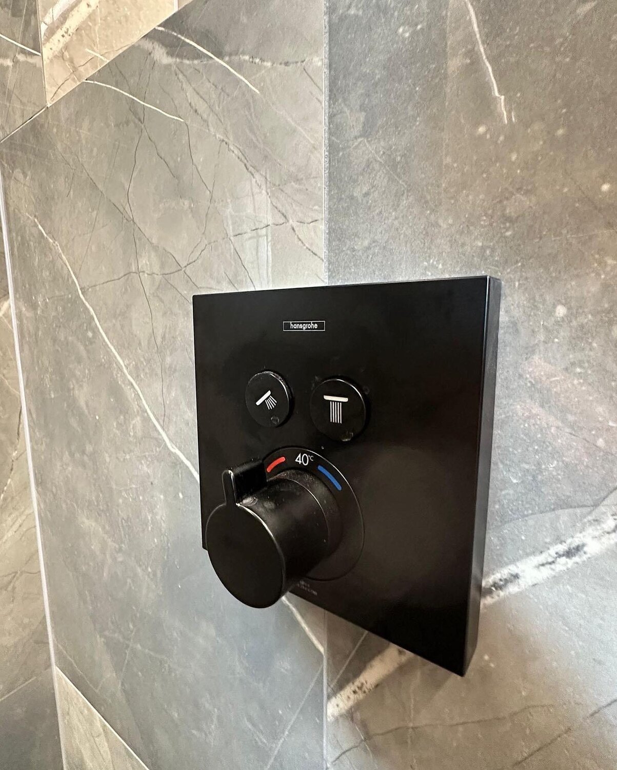 термостат hansgrohe черный, термостатический смеситель для душа, термостат hansgrohe showerselect 15763670 для душа, матовый черный, hansgrohe термостат черный матовый, термостатический смеситель