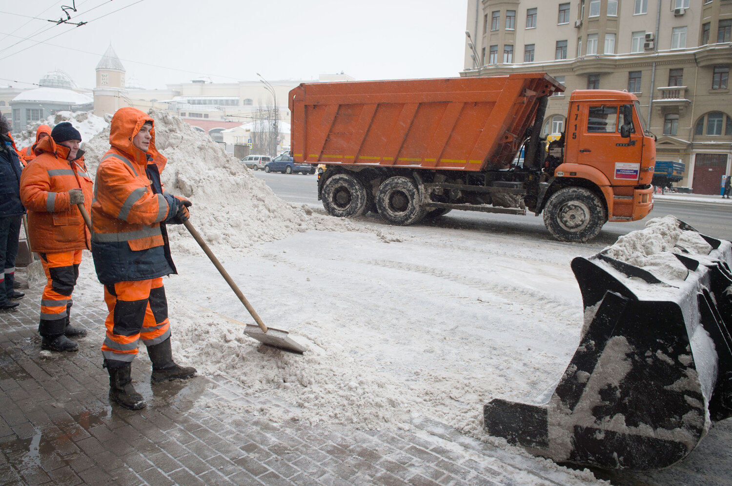 уборка снега в москве, уборка снега, коммунальные службы, уборка улиц от снега, убирает снег