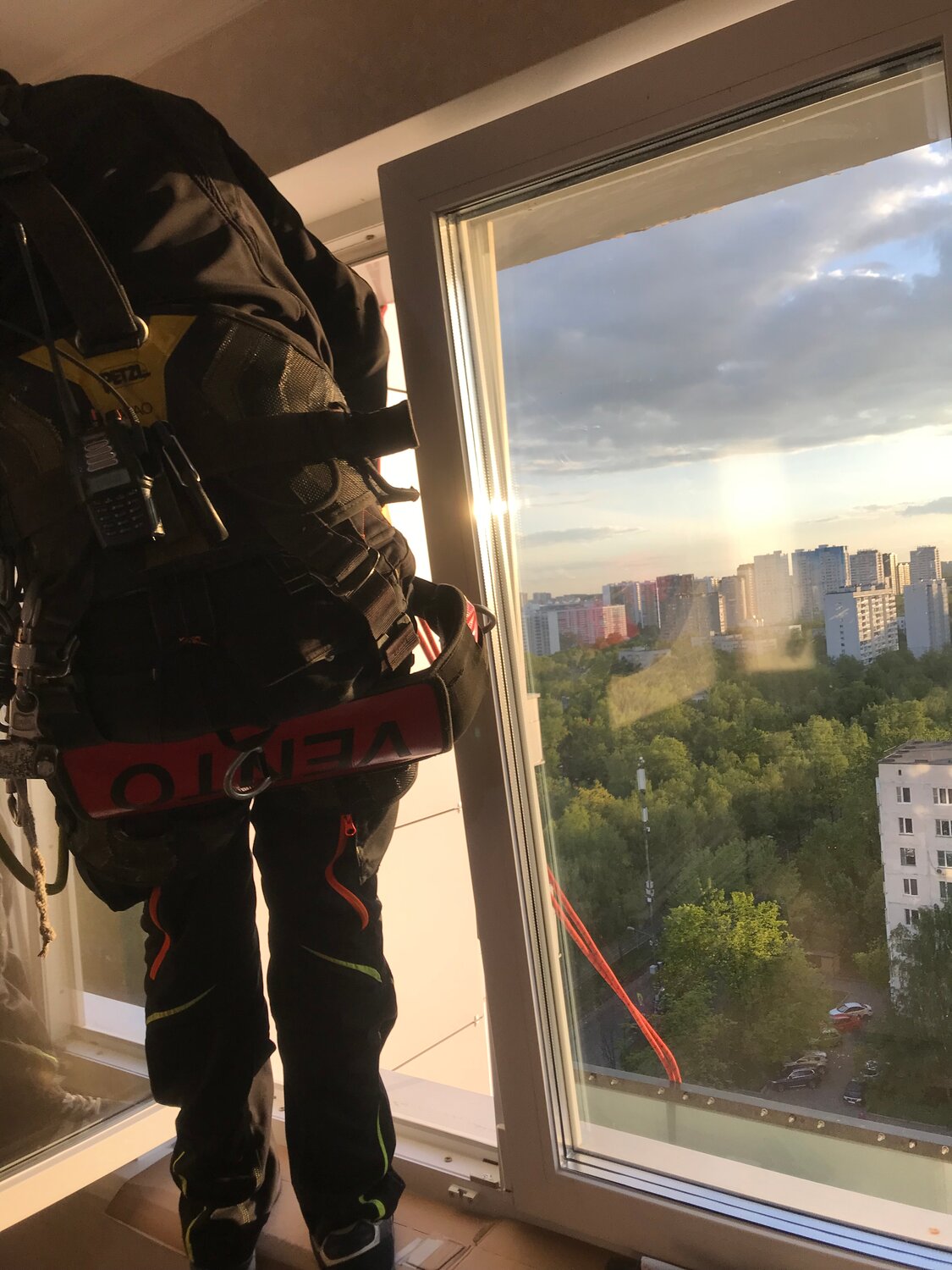 промышленный альпинизм, остекление балконов, фасадное остекление, остекление окон, промальп