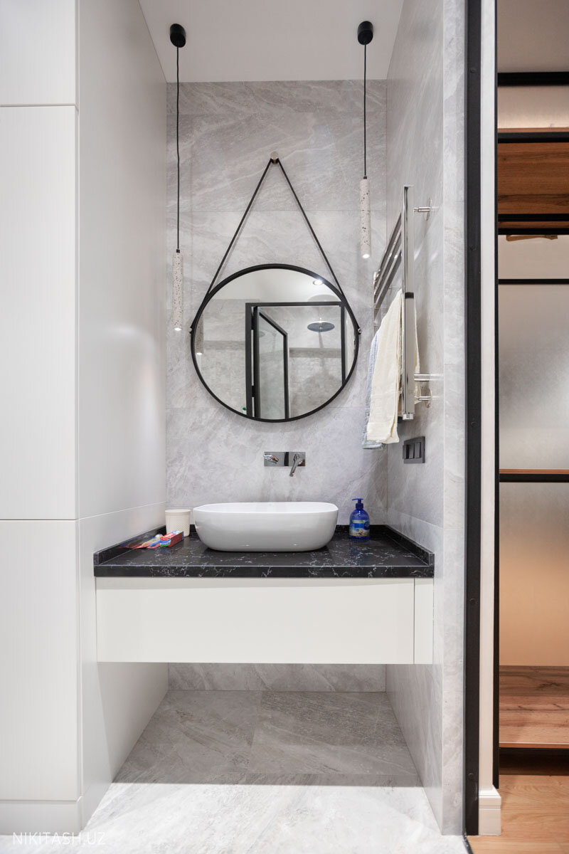 ванная в стиле минимализм, интерьер, ванная комната, дизайн интерьера, зеркало в стиле лофт в ванную