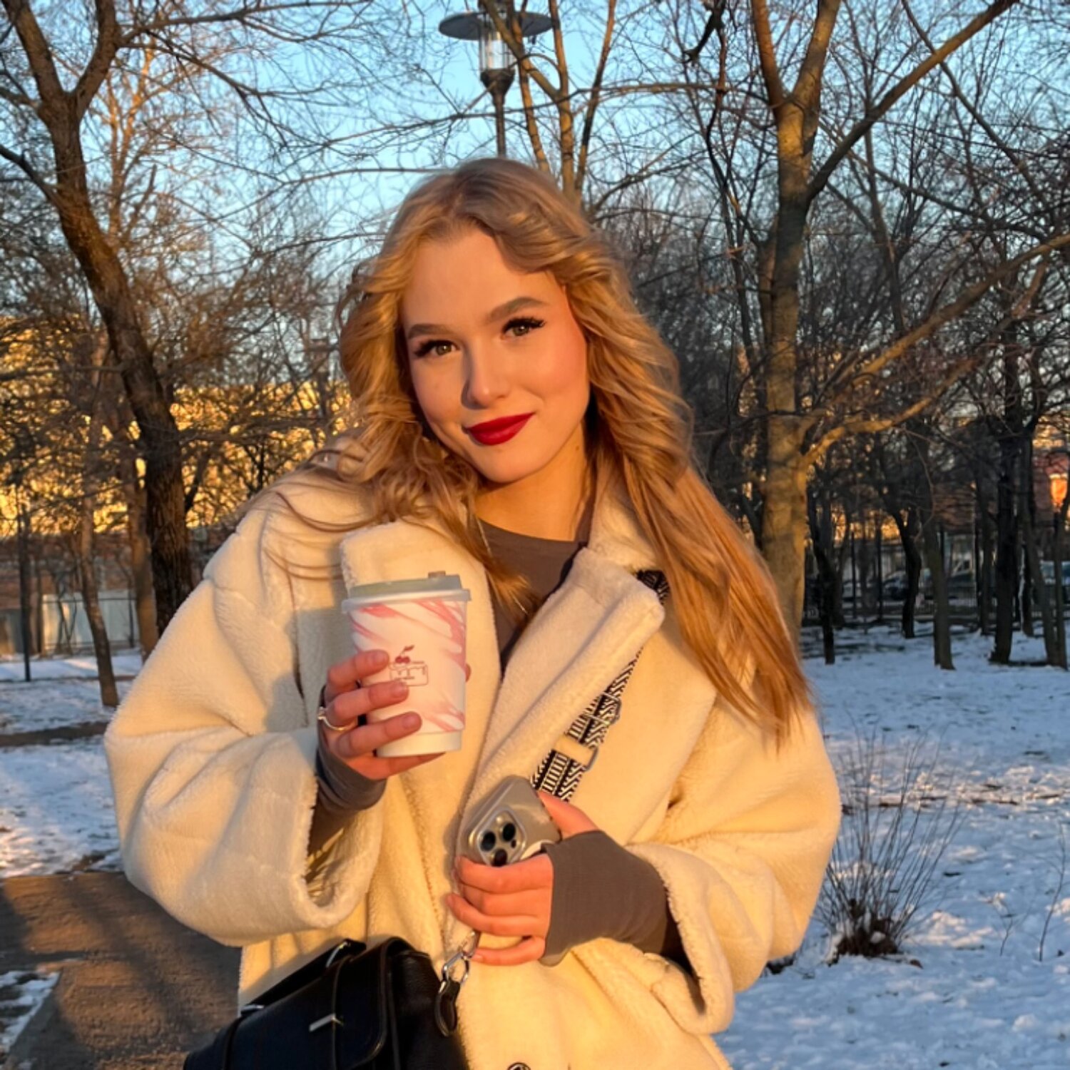 Алена Олейникова