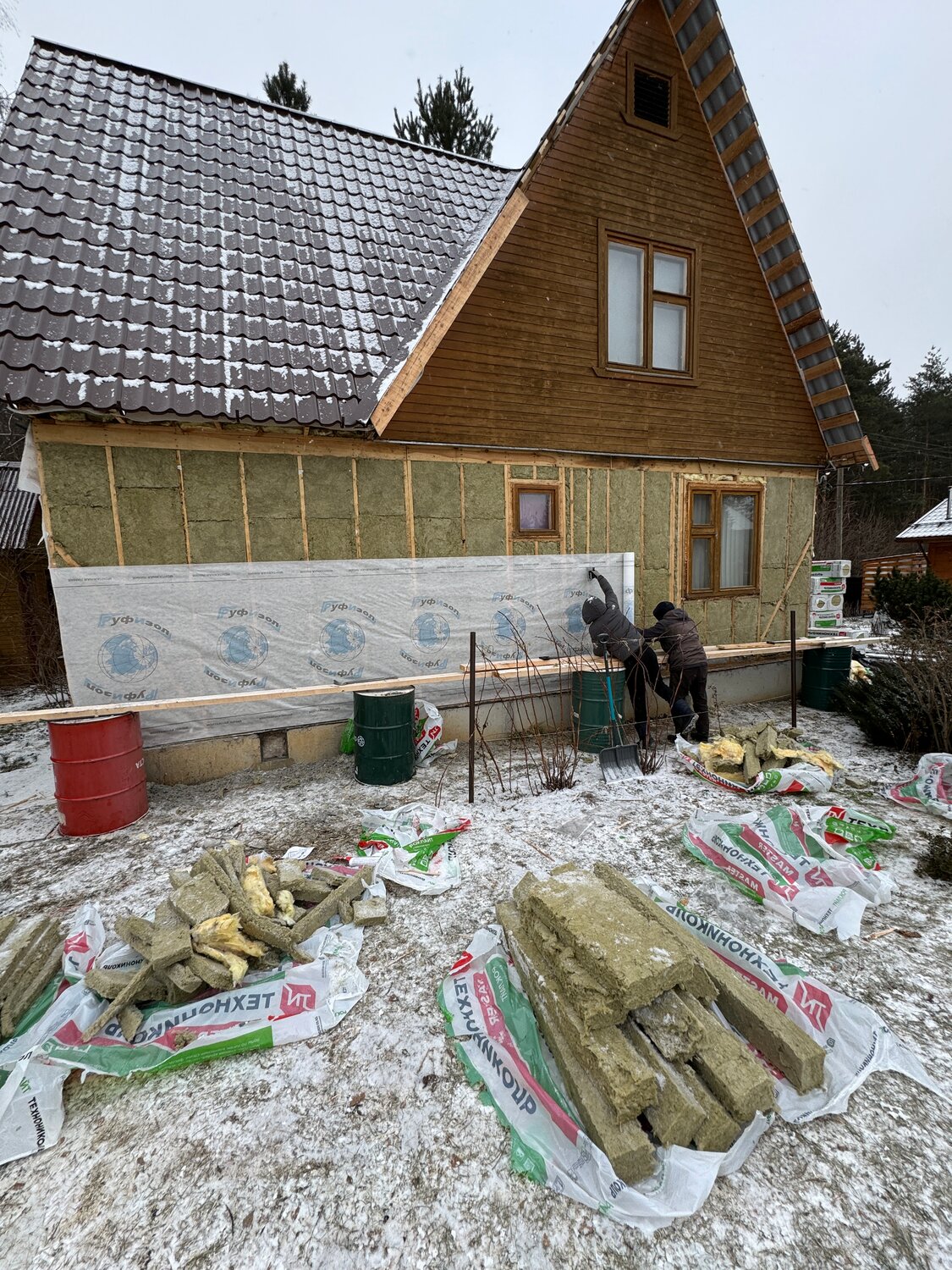 утепление деревянного дома, утепление деревянного дома снаружи, утепление фасада деревянного дома, утепление дома, утепление деревянного дома снаружи минватой