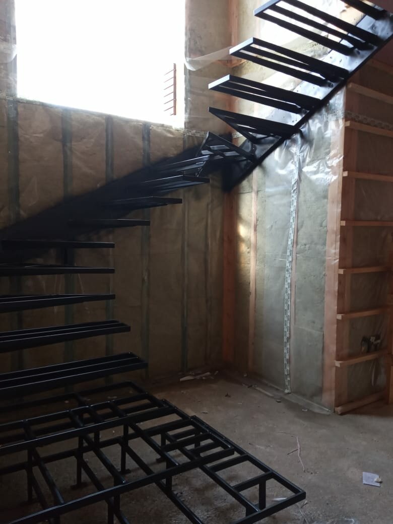 каркас лестницы, лестница металлическая, каркас лестницы из металла с площадкой, каркас лестницы из металла, металлический каркас для лестницы
