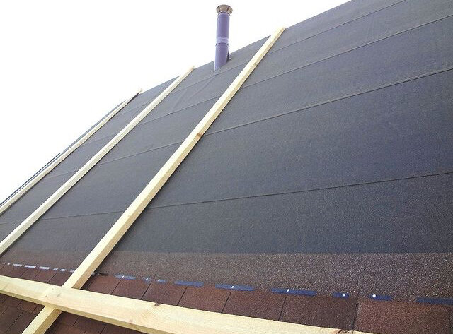 Монтаж кровли из композитной черепицы