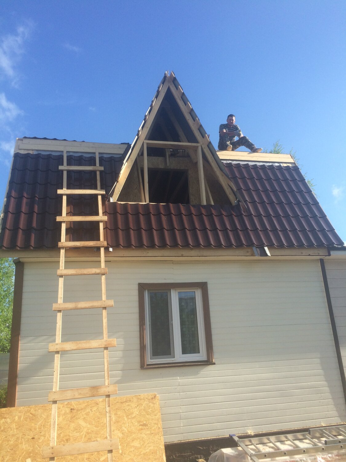 Монтаж кровли из металлочерепицы