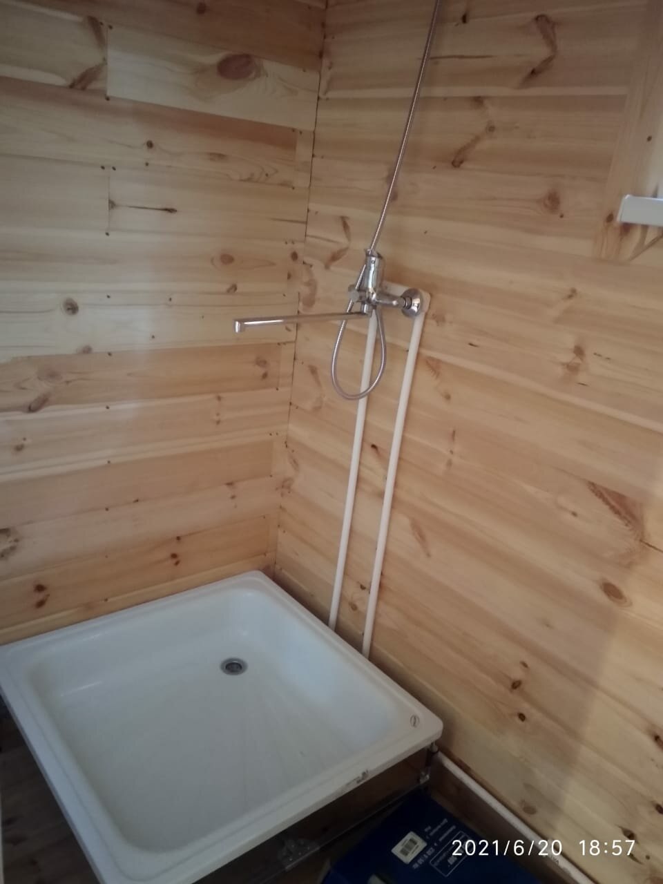 душ в деревянном доме, душевая в деревянном доме, душевая в моечной бани, душ в бане, душевая в бане