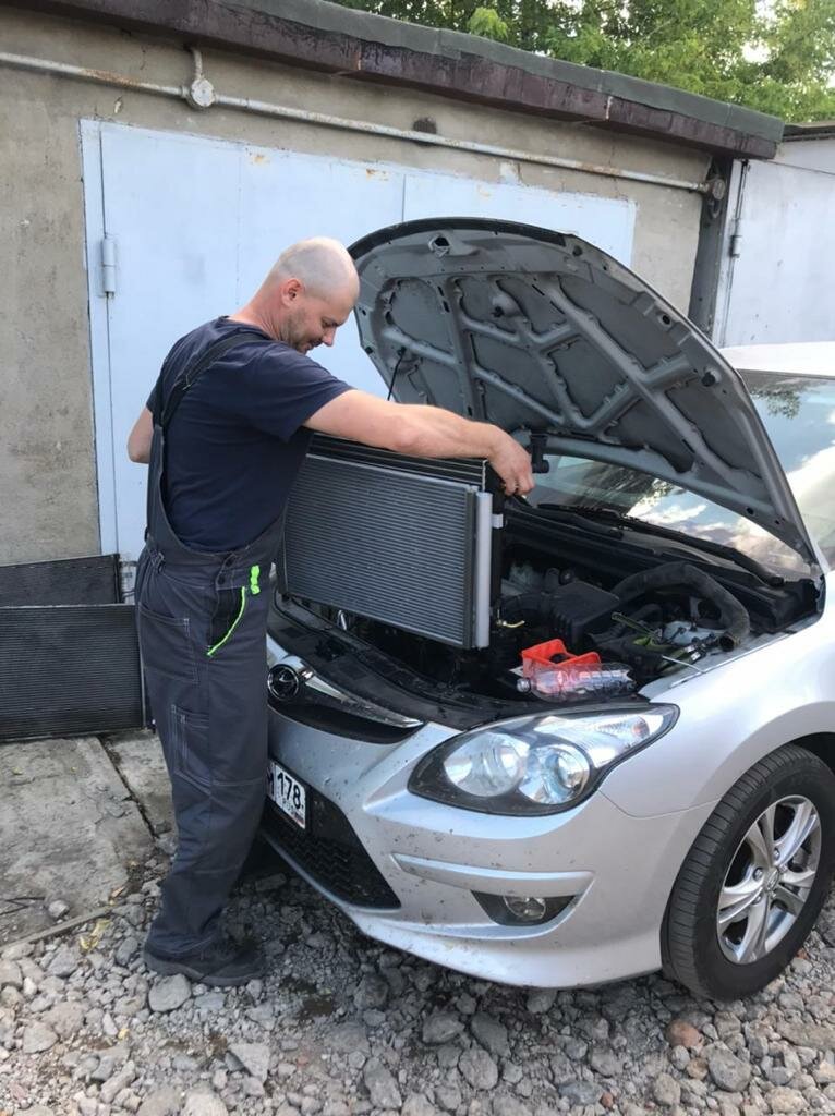 авто, автомобиль, автомобиль в автосервисе открытый капот, подержанные машины, мойка чистка радиатора без снятия поло седан паром